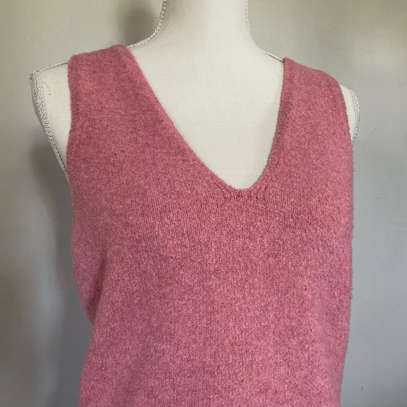 Express rose pink soft knit sleeveless v neck v-neck sweater vest - Picture 2 of 7